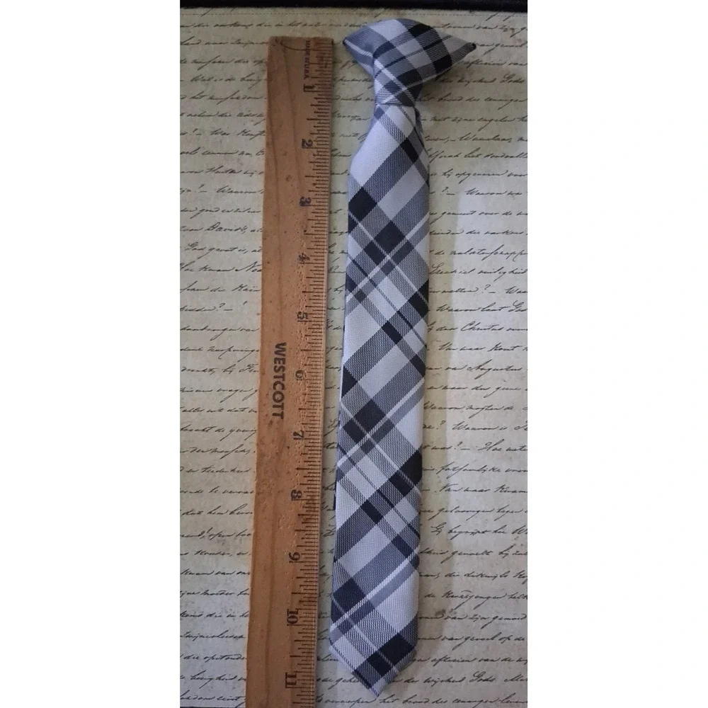 Kenneth Cole Reaction lot polyester